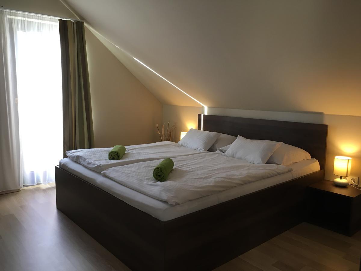 Dunazug Apartmanhaz Дьомос Екстер'єр фото