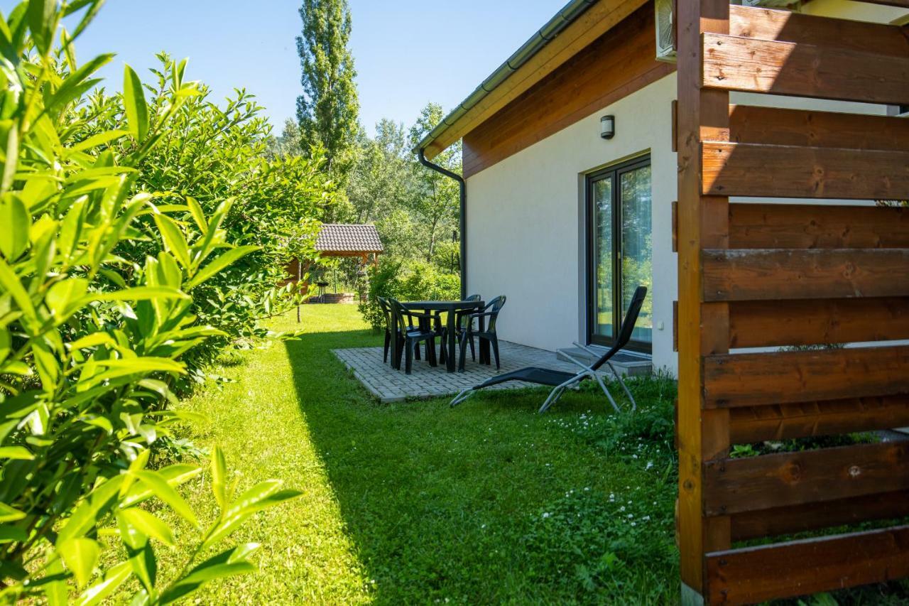 Dunazug Apartmanhaz Дьомос Екстер'єр фото