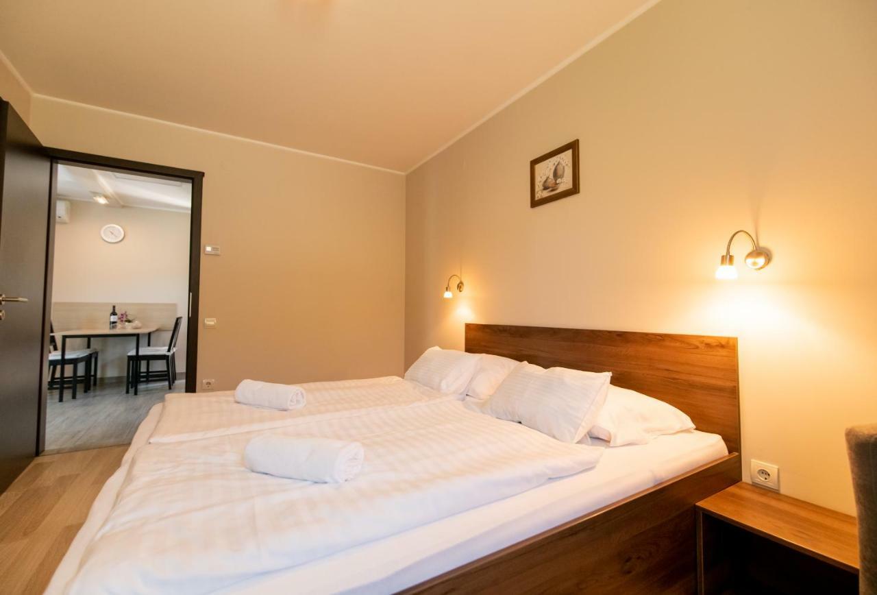 Dunazug Apartmanhaz Дьомос Екстер'єр фото