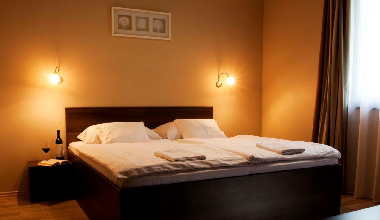 Dunazug Apartmanhaz Дьомос Екстер'єр фото